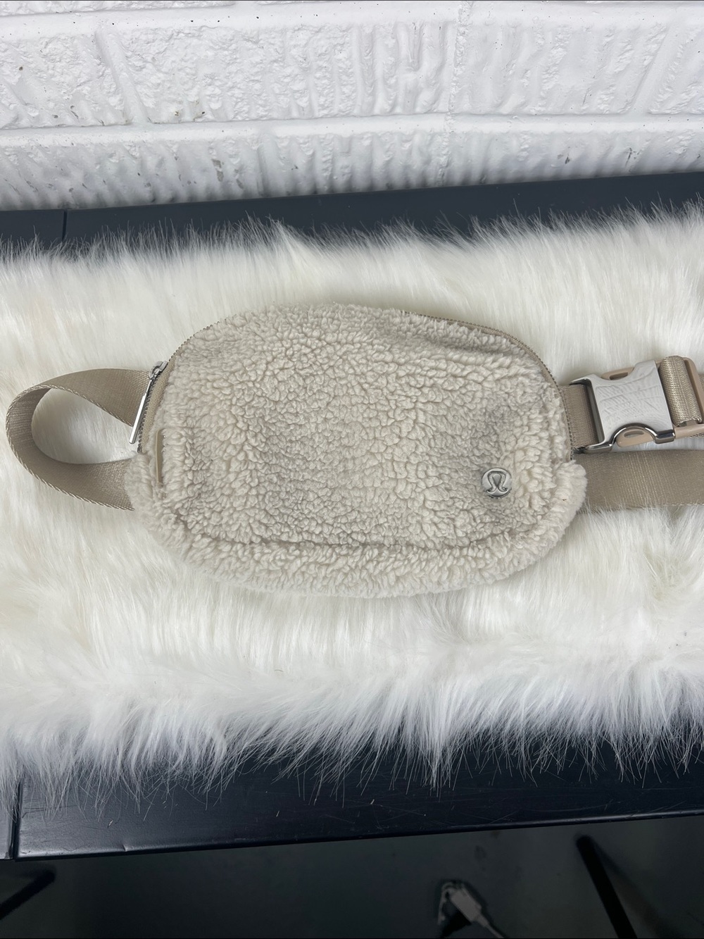 lululemon athletica Sherpa Fanny Pack in Cream/Tan